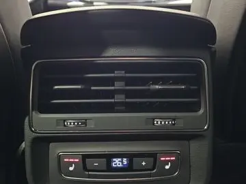 AUDI Q8 55 TFSI e S Line Black Pano Matrix HuD AHK 21