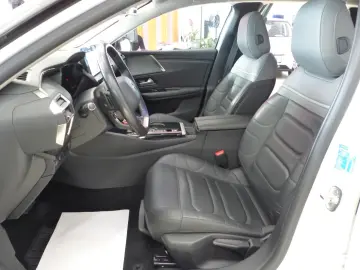 CITROEN C5X 1.2 PureTech 130 SHINE ACC LED Navi 2xKlima