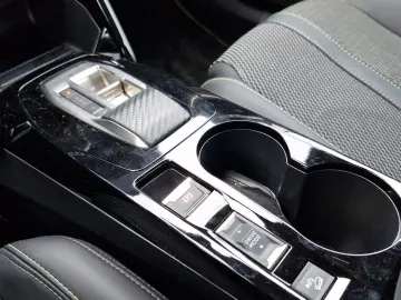 PEUGEOT 2008 Hybrid 145 GT e-DSC  LED Navi Kamera360 ACC