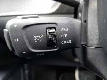 PEUGEOT 2008 Hybrid 145 GT e-DSC  LED Navi Kamera360 ACC