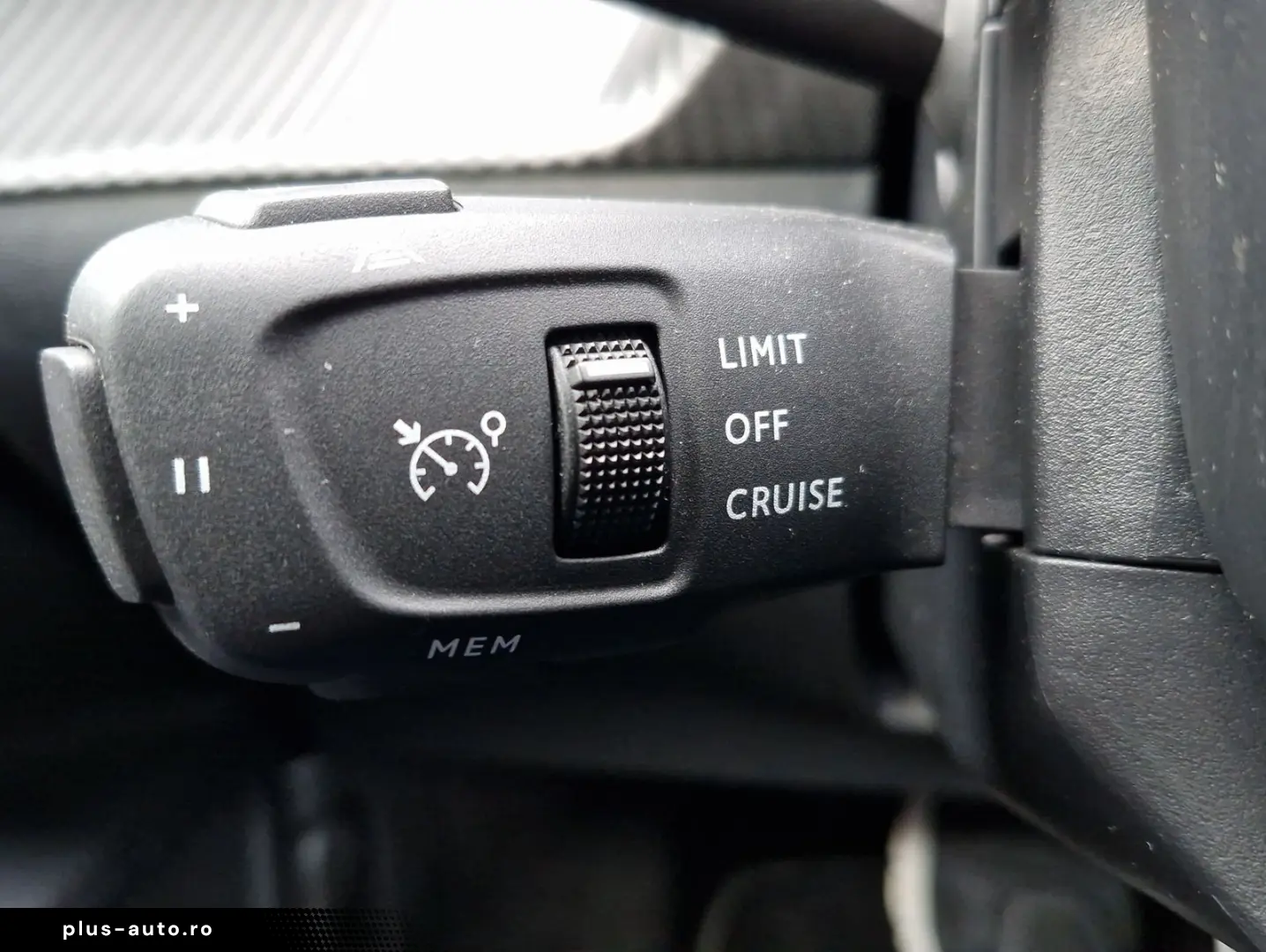 PEUGEOT 2008 Hybrid 145 GT e-DSC  LED Navi Kamera360 ACC