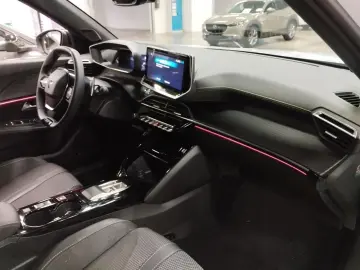 PEUGEOT Neuer 2008 GT HYBRID 145 e-DSC6  360 KAMERA