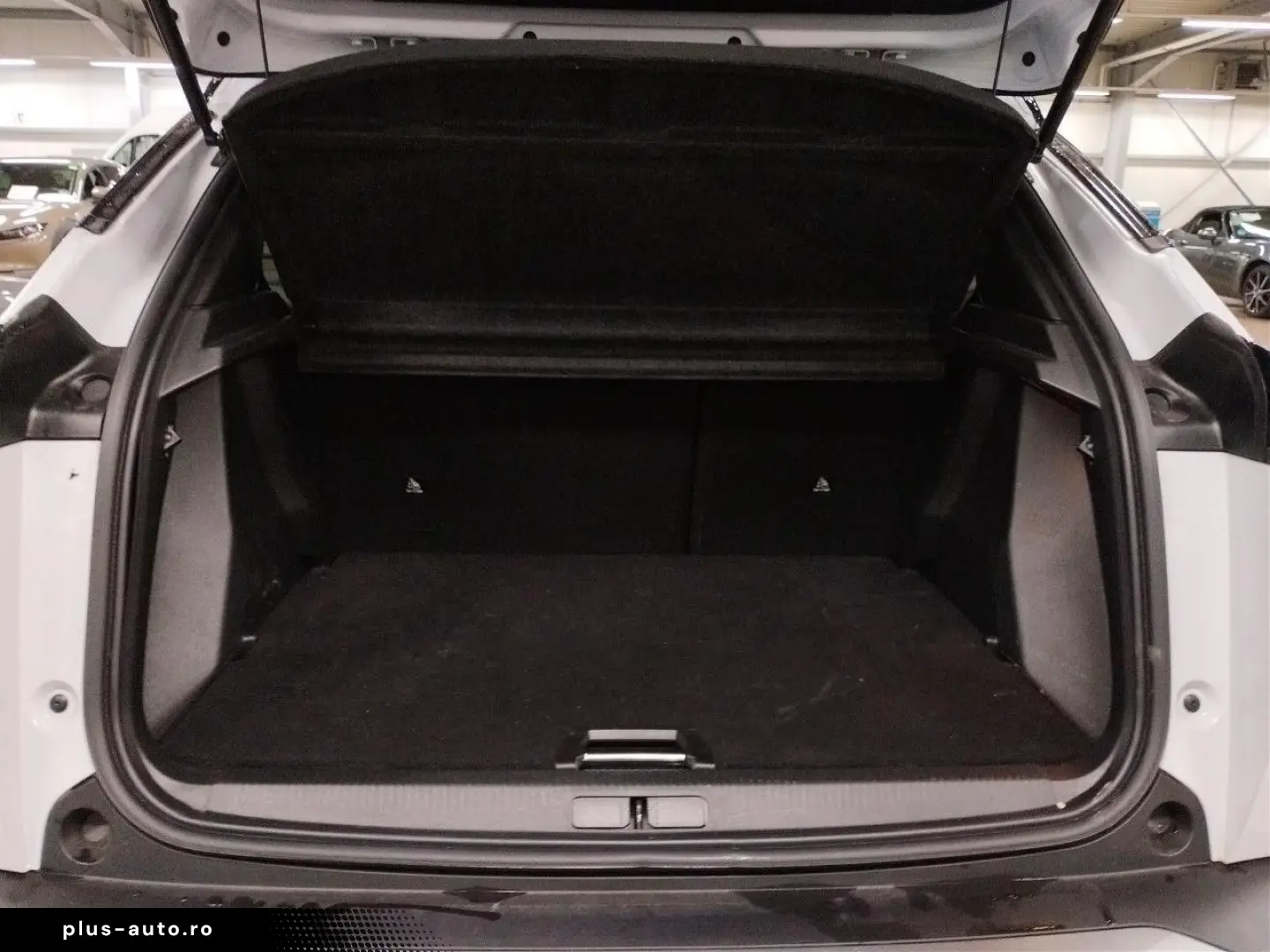 PEUGEOT Neuer 2008 GT HYBRID 145 e-DSC6  360 KAMERA