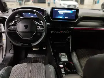 PEUGEOT Neuer 2008 GT HYBRID 145 e-DSC6  360 KAMERA