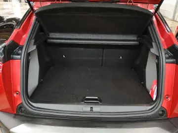 PEUGEOT Neuer 2008 GT HYBRID 145 e-DSC6  360 KAMERA