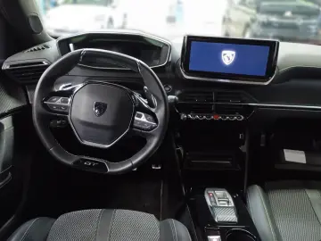 PEUGEOT Neuer 2008 GT HYBRID 145 e-DSC6  360 KAMERA
