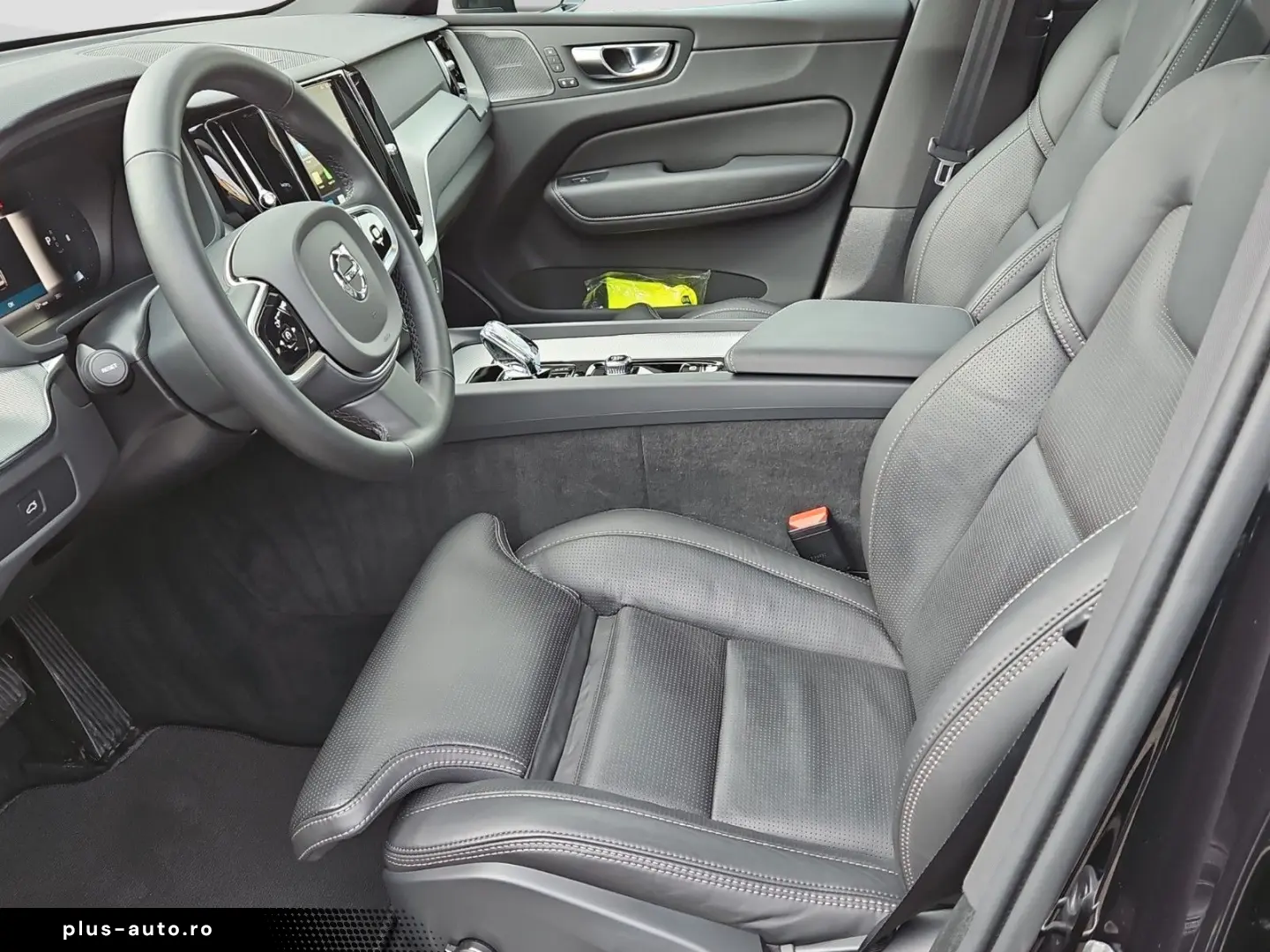 VOLVO XC60 B5 Plus Black Edition AWD Pano 360  H&K