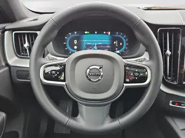VOLVO XC60 B5 Plus Black Edition AWD Pano 360  H&K