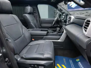 TOYOTA Tundra PLATINUM 3.4L V6 4x4