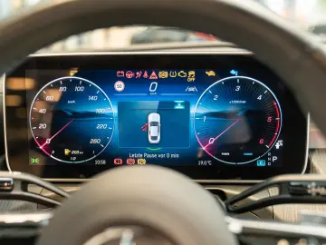 MERCEDES-BENZ CLE 220 d Coupé AMG Line powerrot Pano&hellip;