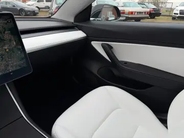 TESLA Model 3 Standard Plus 1.Hand AHK Leder Weiß