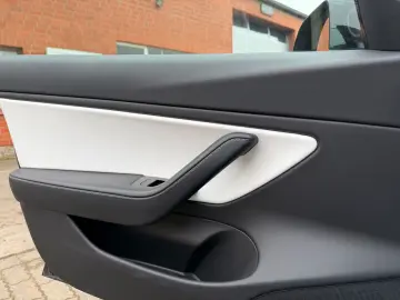 TESLA Model 3 Standard Plus 1.Hand AHK Leder Weiß