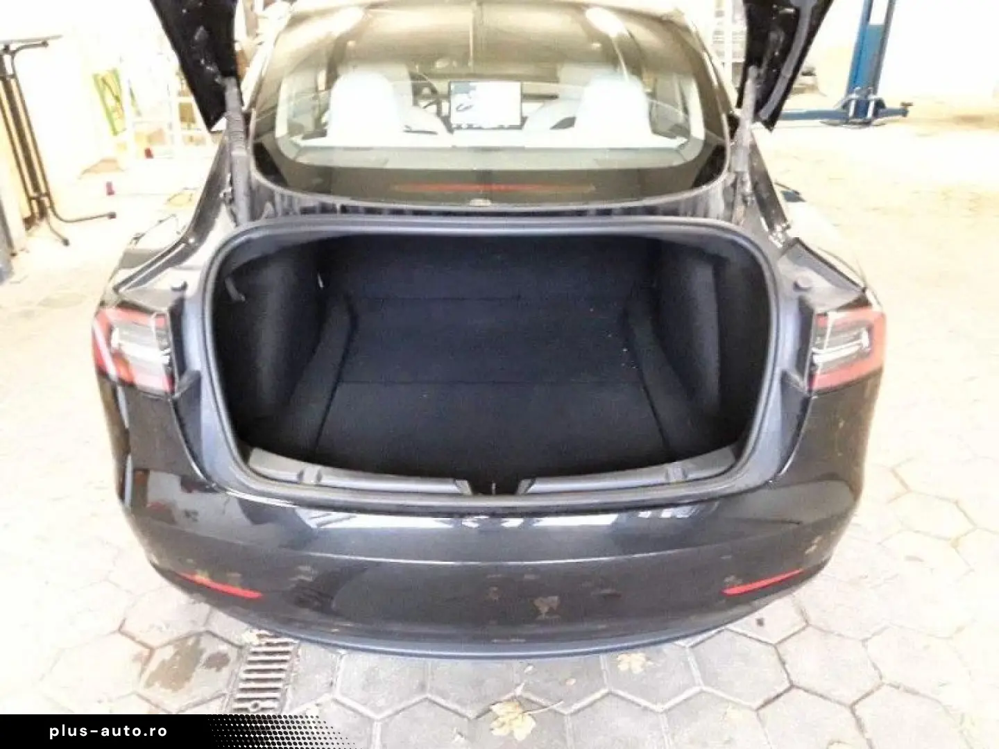 TESLA Model 3 Performance Dual  White Interior