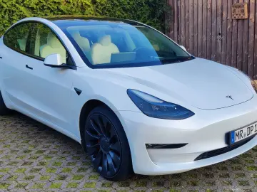 TESLA Model 3 Performance 2xWeiss Mwst. evtl.Inz.mögl.