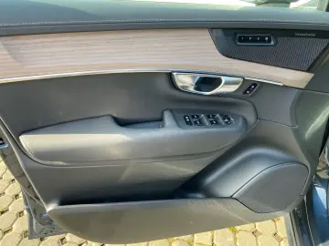 VOLVO XC90 Plus Bright B5 AWD 7-Sitzer El. Panodach Na