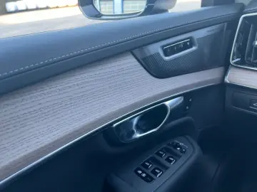 VOLVO XC90 T8 Plug-in Hybrid Plus Bright  neues Mod.