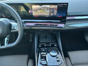 BMW 540d xDr. MSport AHK Pano DrAssPr PaAss  adapLED