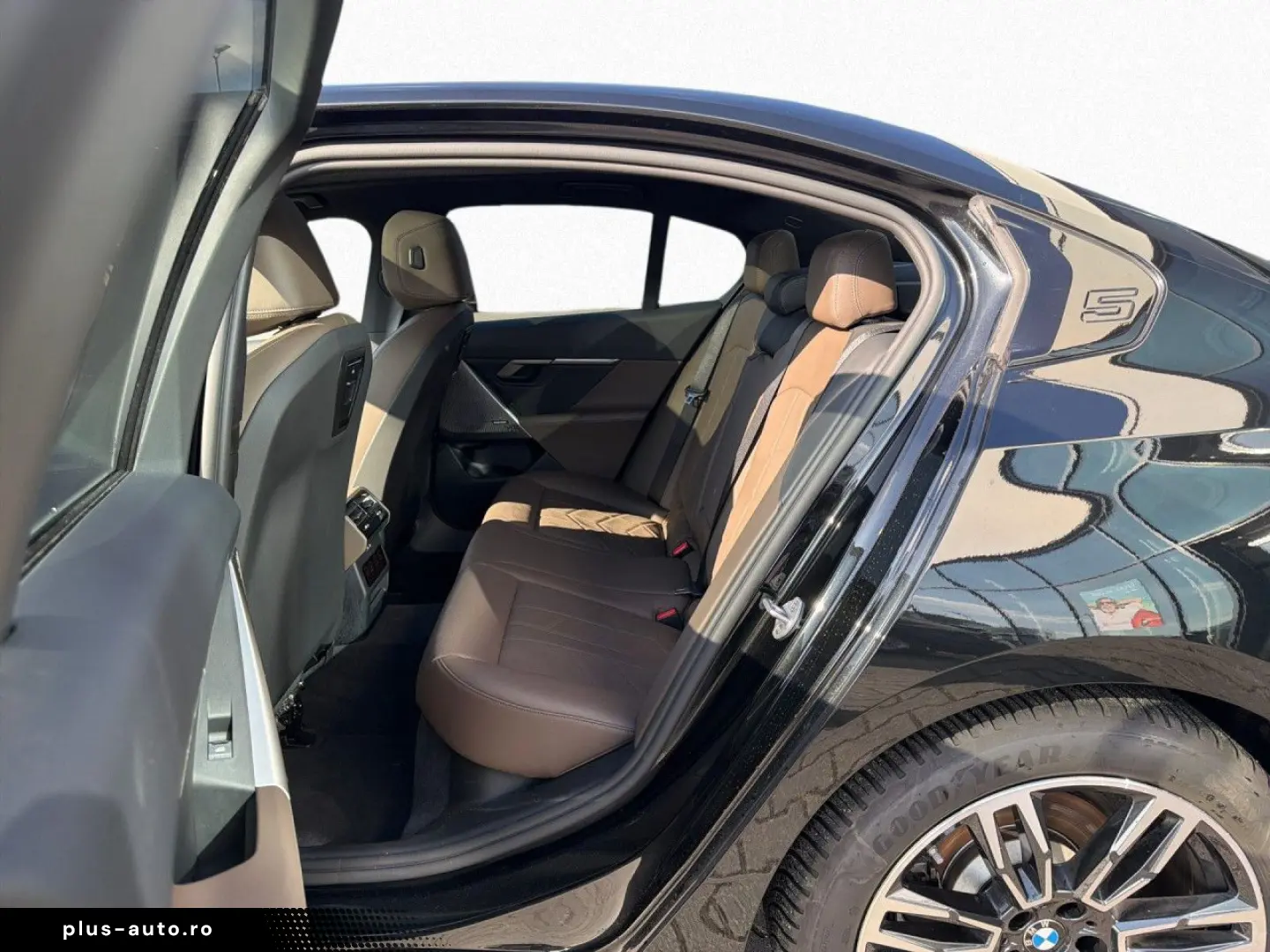 BMW 520i Lim M SPORT AdLED AHK Pano StHz H K St Go