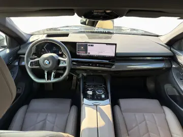 BMW 520i Lim M SPORT AdLED AHK Pano StHz H K St Go