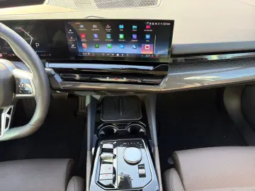 BMW 520i Lim M SPORT AdLED AHK Pano StHz H K St Go