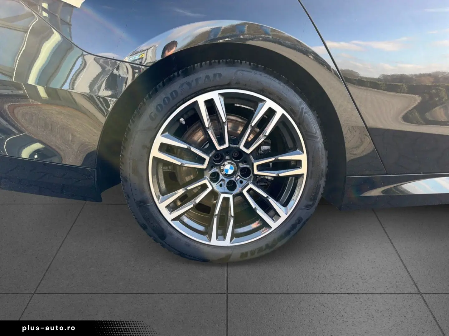 BMW 520i Lim M SPORT AdLED AHK Pano StHz H K St Go