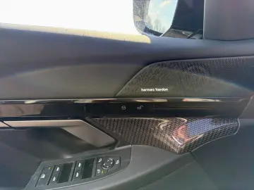 BMW 520i Lim M SPORT AdLED AHK Pano StHz H K St Go