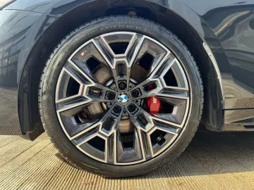 BMW 520d M Sport Pano HUD DA  PA  AHK Standhzg.