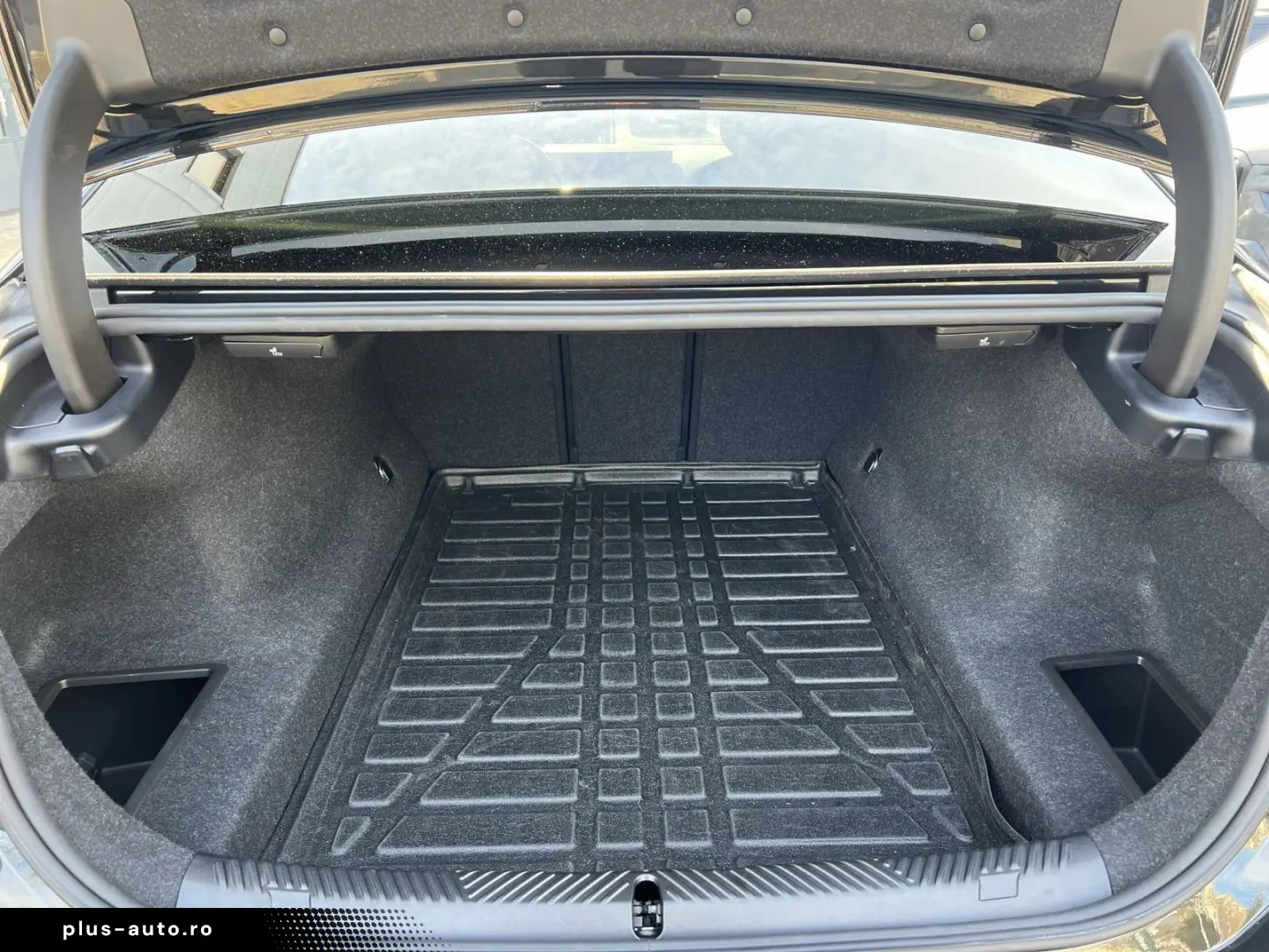 BMW 520d M Sport Pano HUD DA  PA  AHK Standhzg.