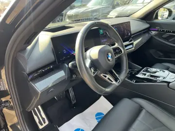 BMW 520d M Sport Pano HUD DA  PA  AHK Standhzg.