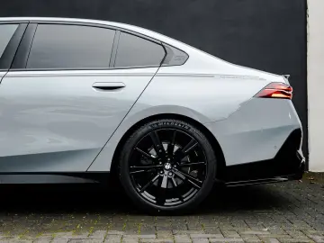 BMW 520 d M Sport G60 PERFORMANCE CARBON VOLL