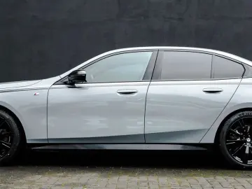 BMW 520 d M Sport G60 PERFORMANCE CARBON VOLL