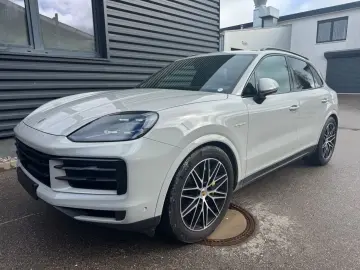 PORSCHE Cayenne E-Hybrid Pano Luft Beifahrerdisplay Inno