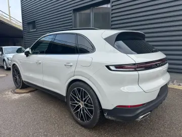 PORSCHE Cayenne E-Hybrid Pano Luft Beifahrerdisplay Inno