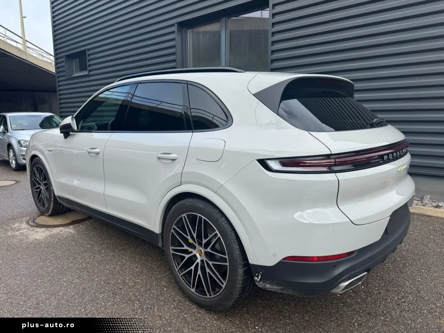 PORSCHE Cayenne E-Hybrid Pano Luft Beifahrerdisplay Inno