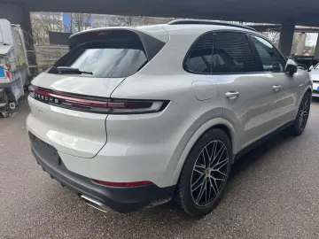 PORSCHE Cayenne E-Hybrid Pano Luft Beifahrerdisplay Inno