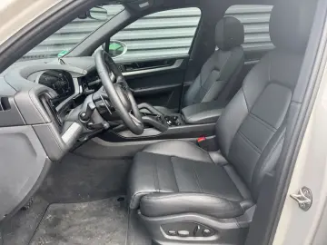 PORSCHE Cayenne E-Hybrid Pano Luft Beifahrerdisplay Inno