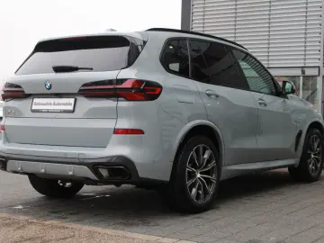 BMW X5 xDrive30d M Sport pro 7-Sitzer Pano AHK Inno