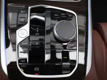 BMW X5 xDrive30d M Sport pro 7-Sitzer Pano AHK Inno