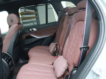 BMW X5 xDrive30d M Sport pro 7-Sitzer Pano AHK Inno