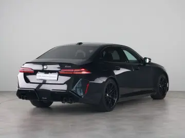 BMW M5 Sedan