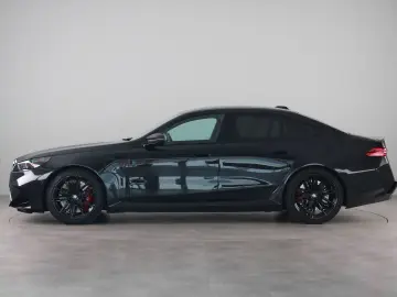BMW M5 Sedan