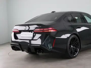 BMW M5 Sedan