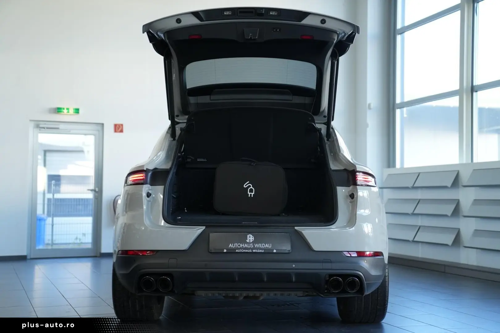 PORSCHE Cayenne Coupe E-Hybrid  KEYLEES DISP 360  BOSE