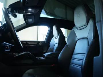 PORSCHE Cayenne Coupe E-Hybrid  KEYLEES DISP 360  BOSE