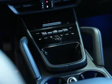 PORSCHE Cayenne Coupe E-Hybrid  KEYLEES DISP 360  BOSE