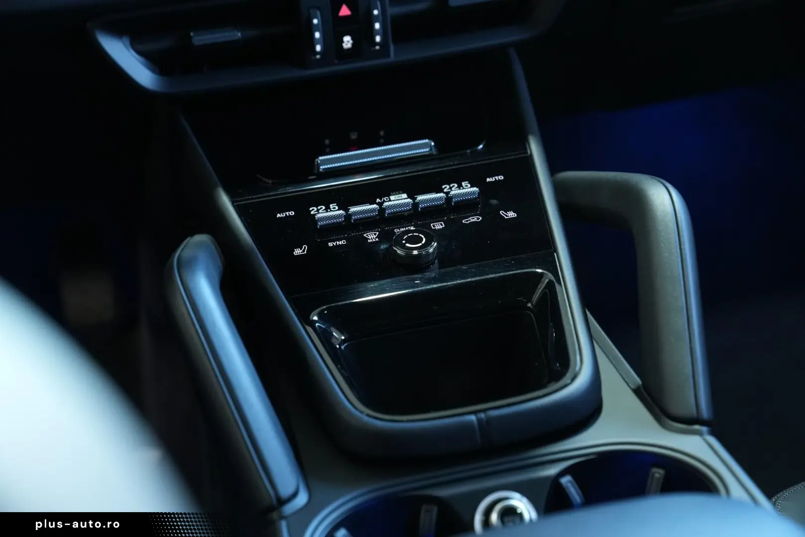 PORSCHE Cayenne Coupe E-Hybrid  KEYLEES DISP 360  BOSE