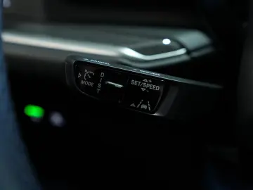 PORSCHE Cayenne Coupe E-Hybrid  KEYLEES DISP 360  BOSE