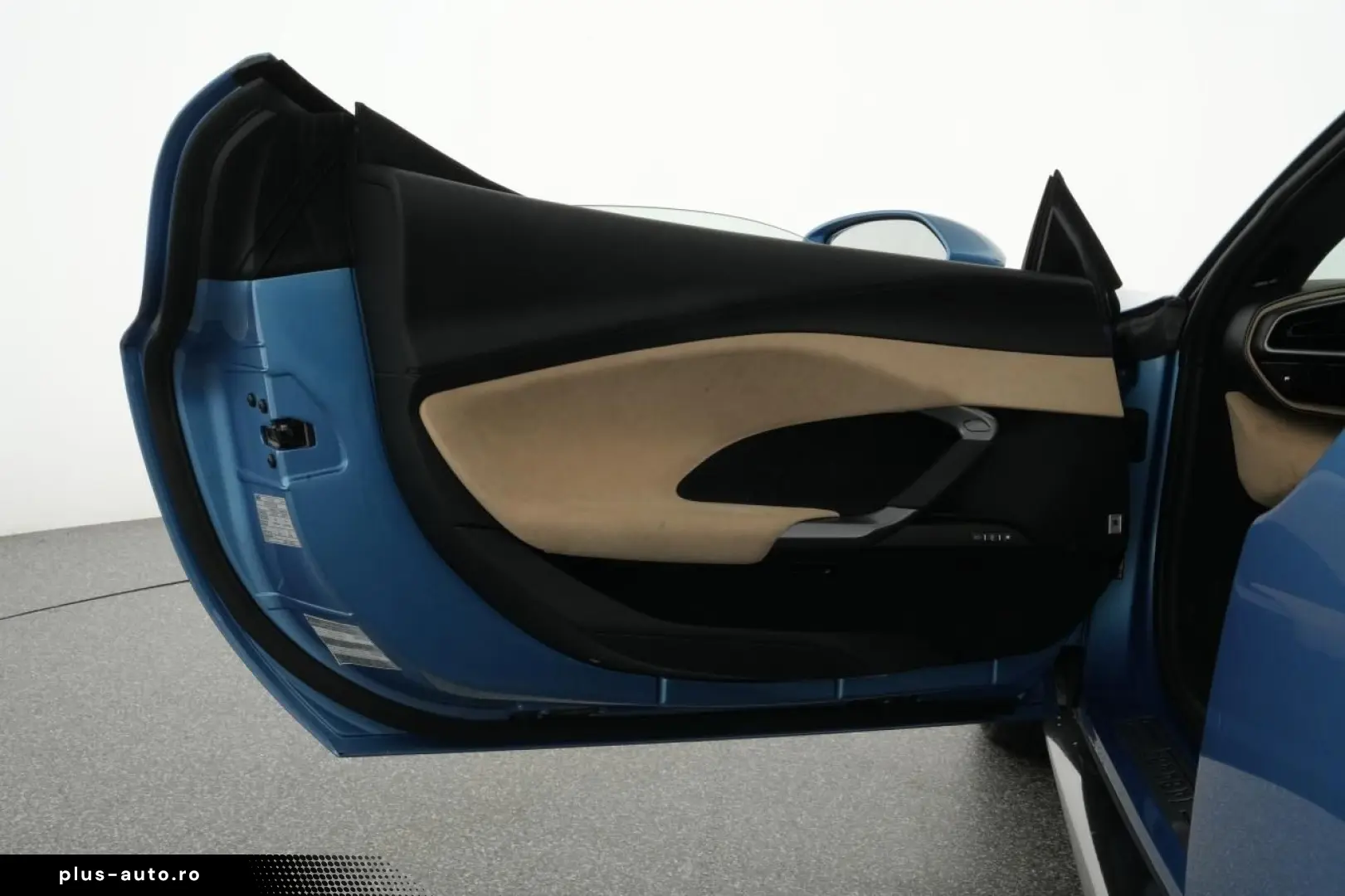 FERRARI 296 GTS 2 Schicht Spezialfarbe Azzuro California