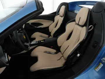 FERRARI 296 GTS 2 Schicht Spezialfarbe Azzuro California