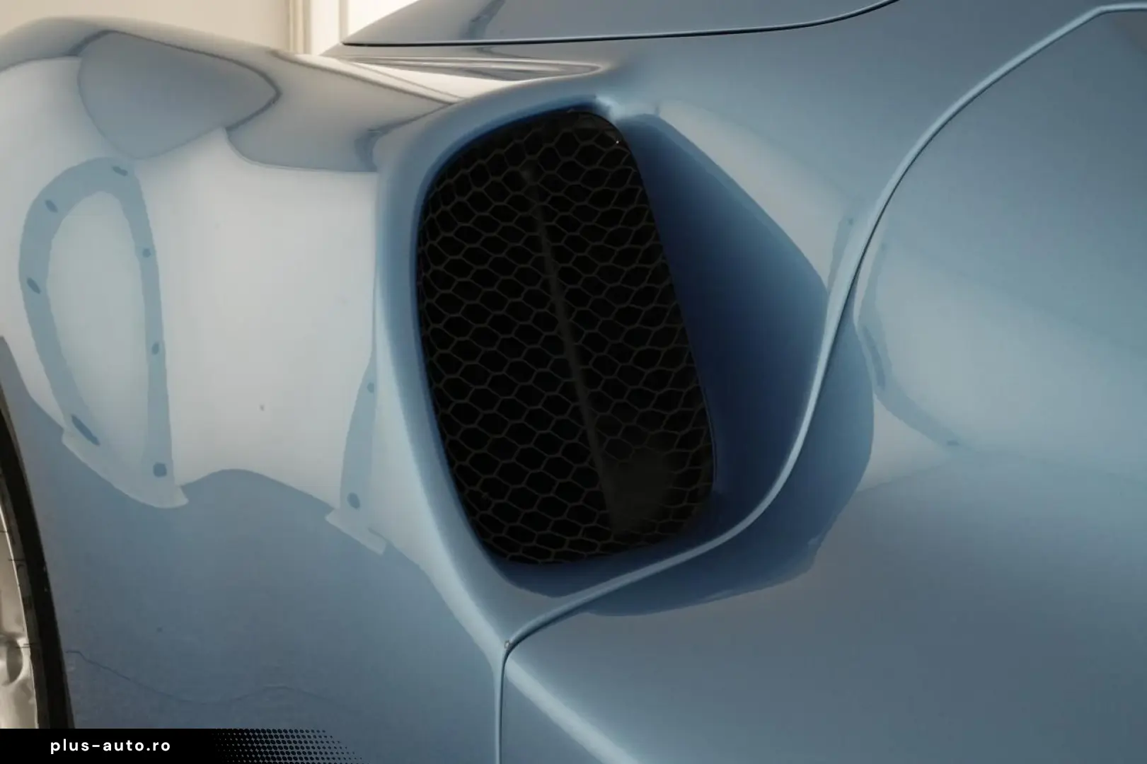 FERRARI 296 GTS 2 Schicht Spezialfarbe Azzuro California